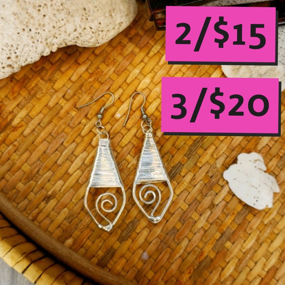 2/$15 NWT fashion drop earrings